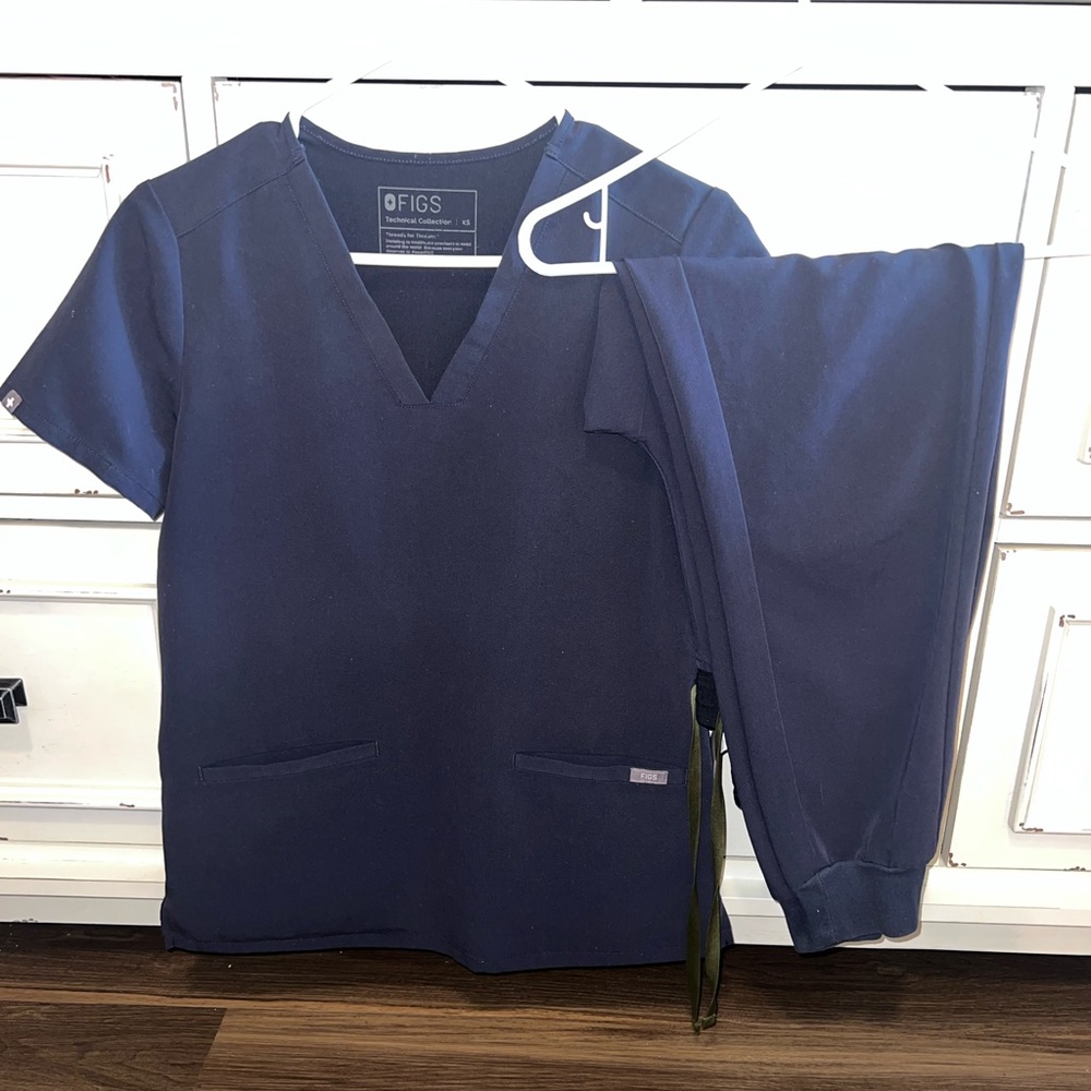 FIGS Quiet Navy Scrub Set